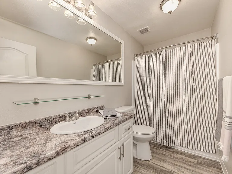 Chardonnay Ridge | One Bedroom Bathroom