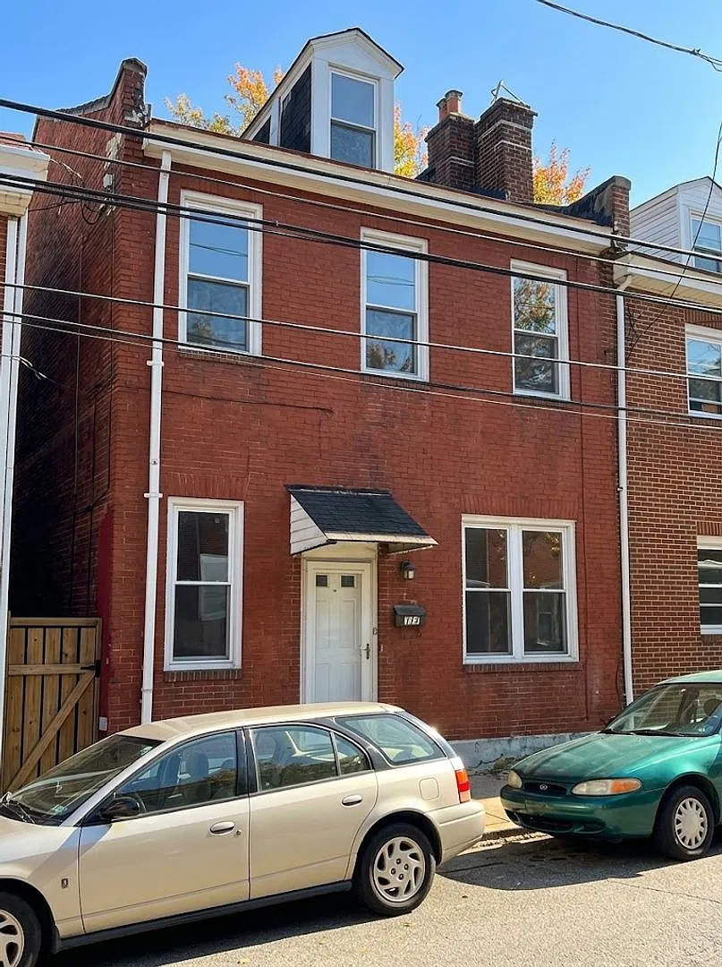 Student Housing - South Side Flats — Photo 1