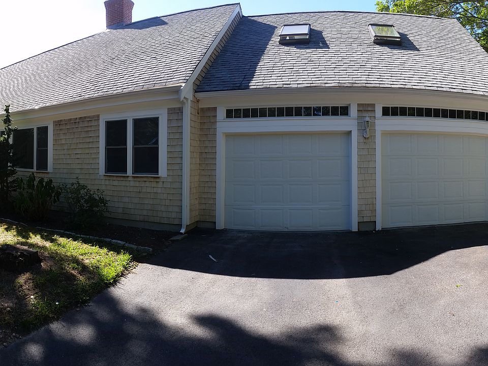 2nd image of 122 Canterbury Cir