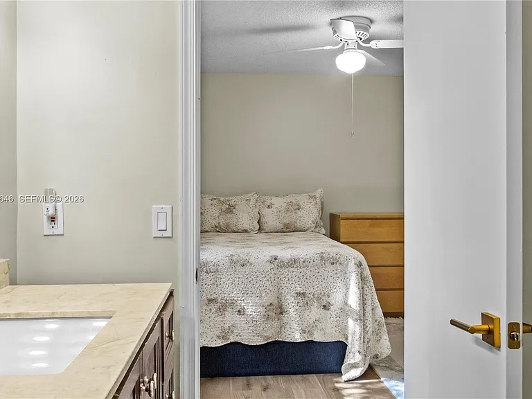 6885 NW 75th Pl — Photo 31