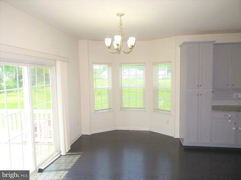 220 Jenny Dr — Photo 4