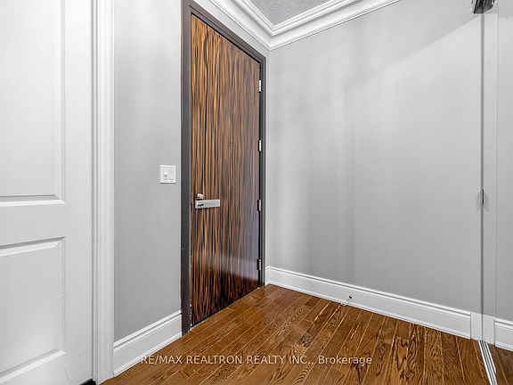 3rd image of 253 S Park Rd #Penthouse 2