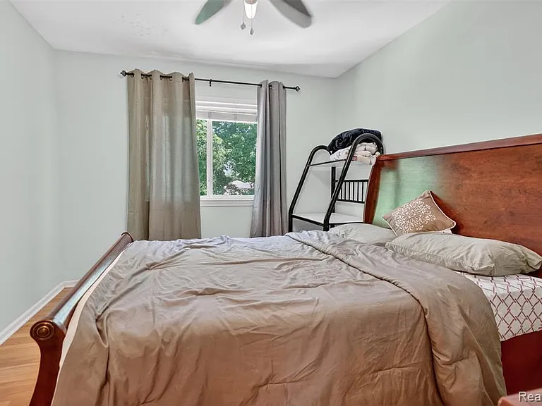 2825 Long Meadow Ln — Photo 30