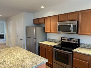 Modern 3 bedroom Townhomes with Garage, Federal Way, WA 98003