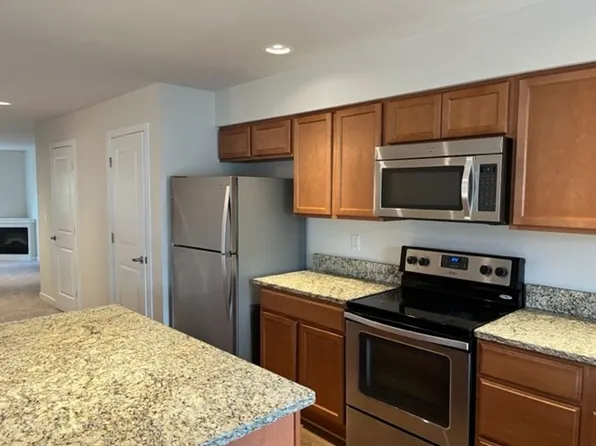 Modern 3 bedroom Townhomes with Garage