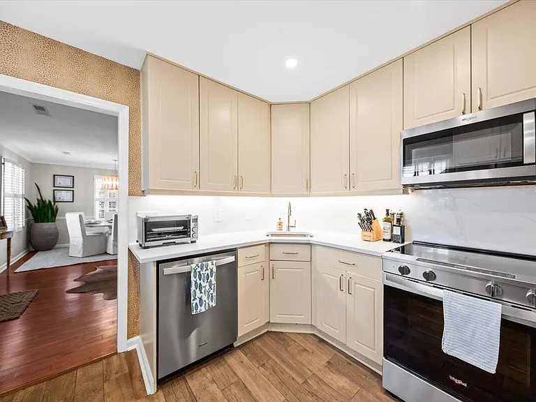 421 McCants Dr — Photo 11