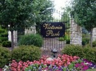 233 Victoria Park Ct, Howell, MI 48843
