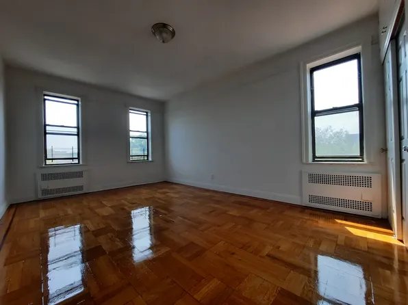 515 Avenue I image 6 of 9