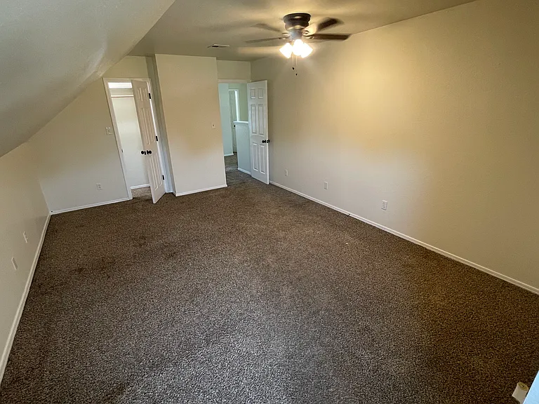 813 E Indianapolis St — Photo 24