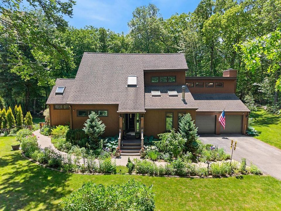 1st image of 190 Stoney Hollow Rd