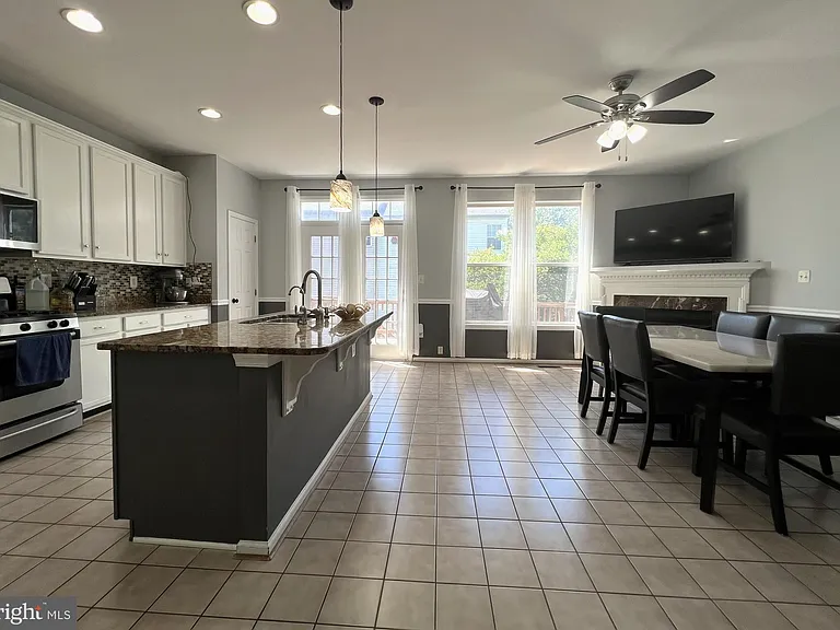 8819 Blue Royale Ln — Photo 11