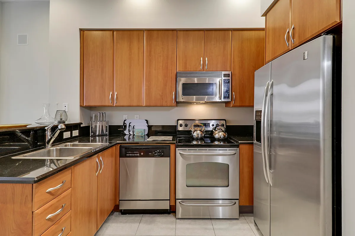 Building Photo - 801 S Olive Ave #223
