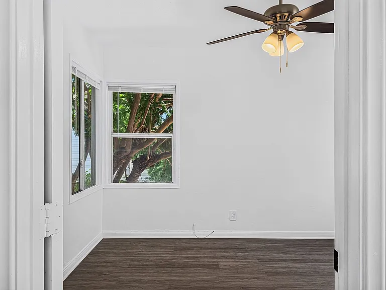 530 W 9th St — Photo 7
