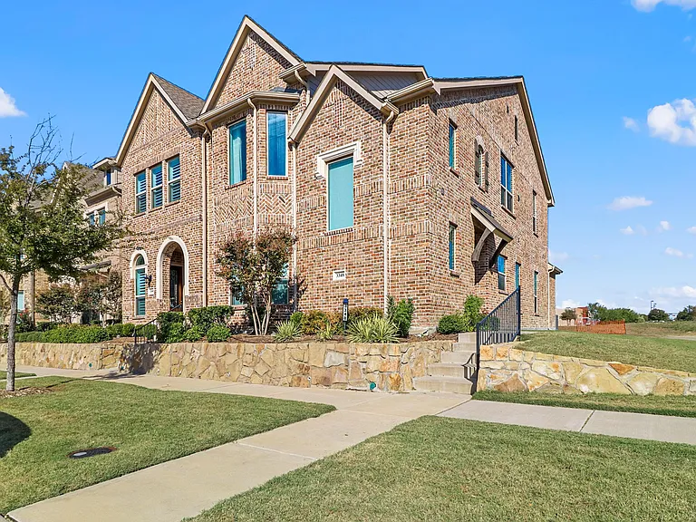 3348 Archduke Dr — Photo 2