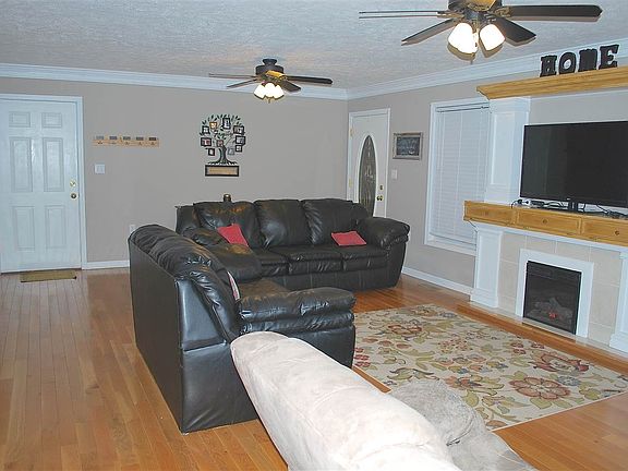 3rd image of 2557 Plantation Dr