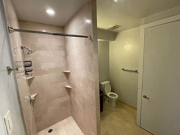 4th image of 64 E 34th St APT 4D
