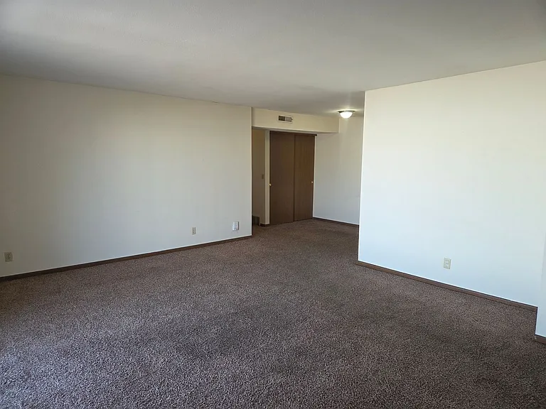 1612 W Main St — Photo 2