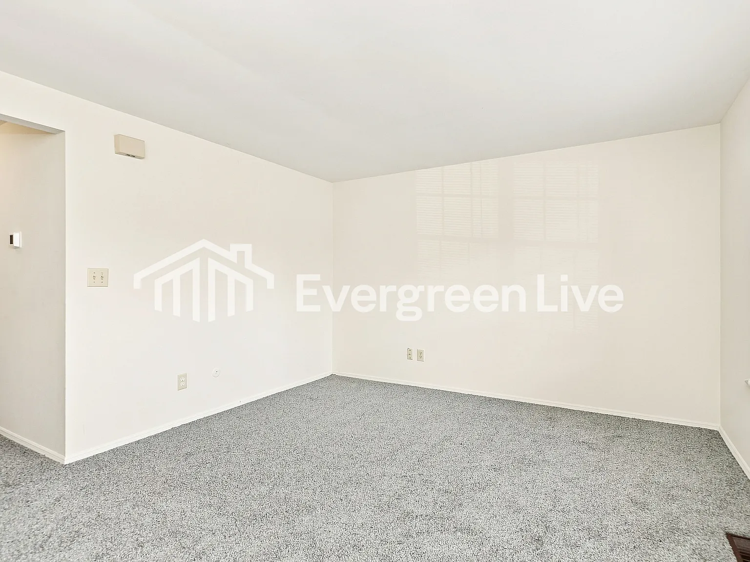 2 bed, 1.5 bath, 1094 sqft, $895 — Photo 2