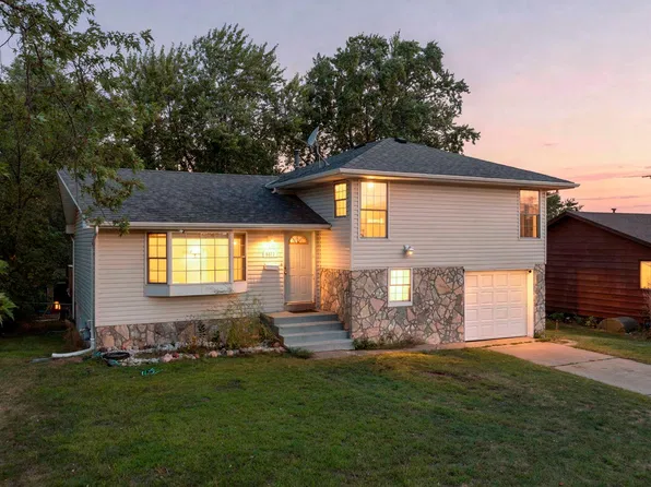 5872 Jefferson St NE, Fridley, MN 55432
