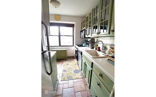 Rented by Douglas Elliman | media 33