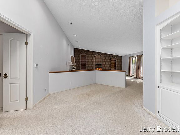 5th image of 2321/2323 Saginaw Rd SE
