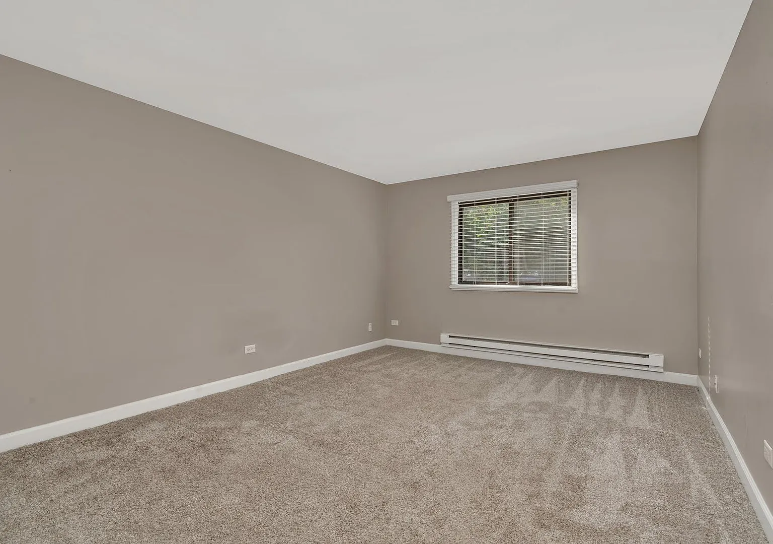 Lakeside Village Apartments — Photo 2