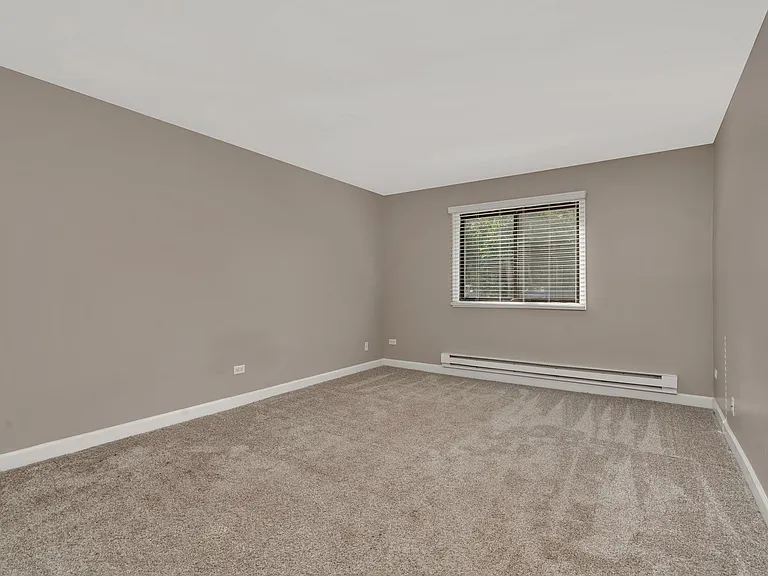 Lakeside Village Apartments — Photo 18