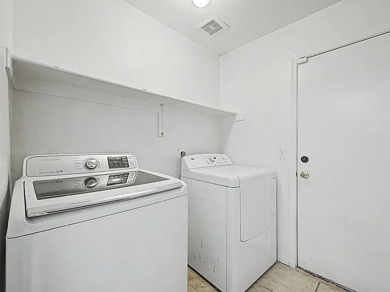 8544 W Holly St — Photo 28