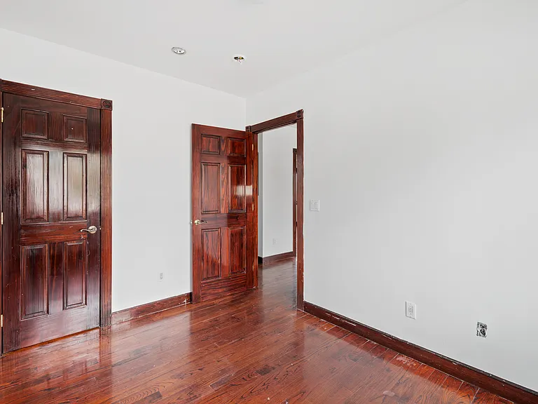69-03 Cloverdale Blvd #1 — Photo 1