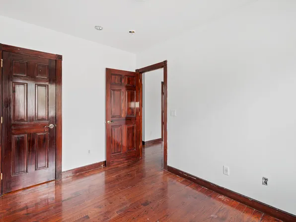 69-03 Cloverdale Blvd #1, Oakland Gardens, NY 11364