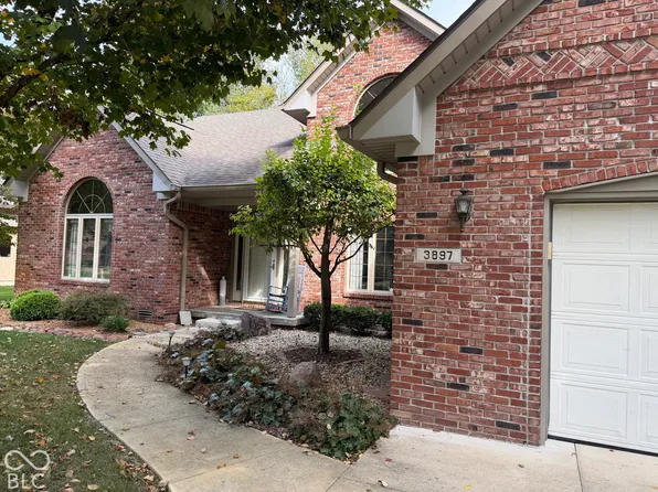 3897 S Woodfield Dr, New Palestine, IN 46163