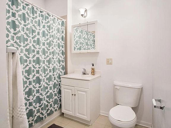 4th image of 1928 W Lawrence Ave #201