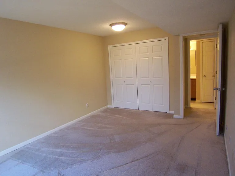 111 Fieldcrest St — Photo 10
