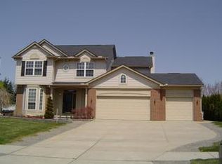 3240 S Cranbrook Ct, Lake Orion, MI 48359