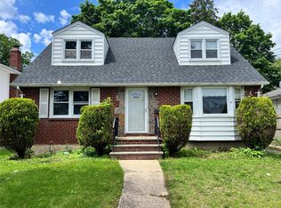 29 West Ave, Hicksville, NY 11801