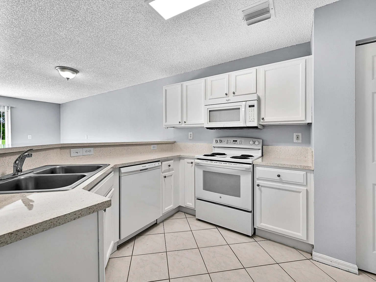 2 bed, 2.5 bath, 1155 sqft, $2,550 — Photo 4