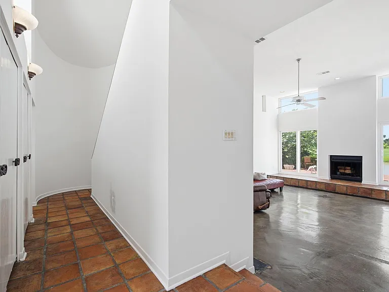2810 Lake View Dr — Photo 19