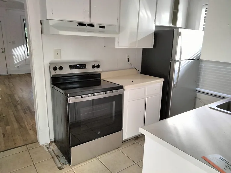 121 E Jordan St — Photo 5