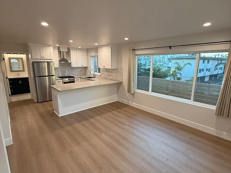 416 Monterey Ln #C — Photo 1