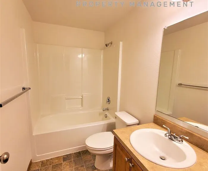 2313 Crater Lake Ave — Photo 10