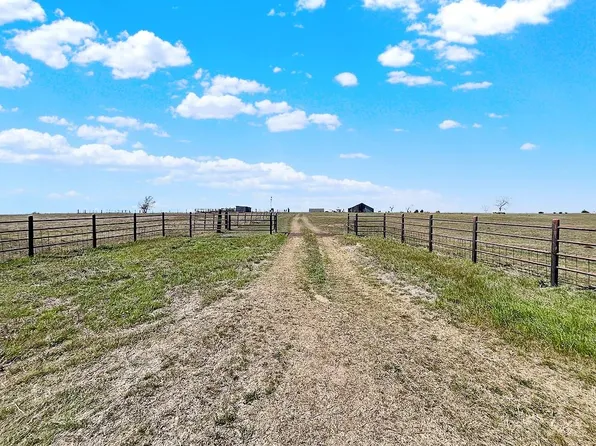 6446 Mensik Rd, Schulenburg, TX 78956