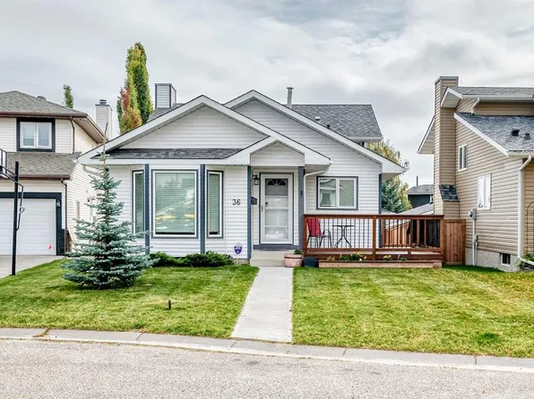 36 W Sandpiper Way NW, Calgary, AB T3K 3C6