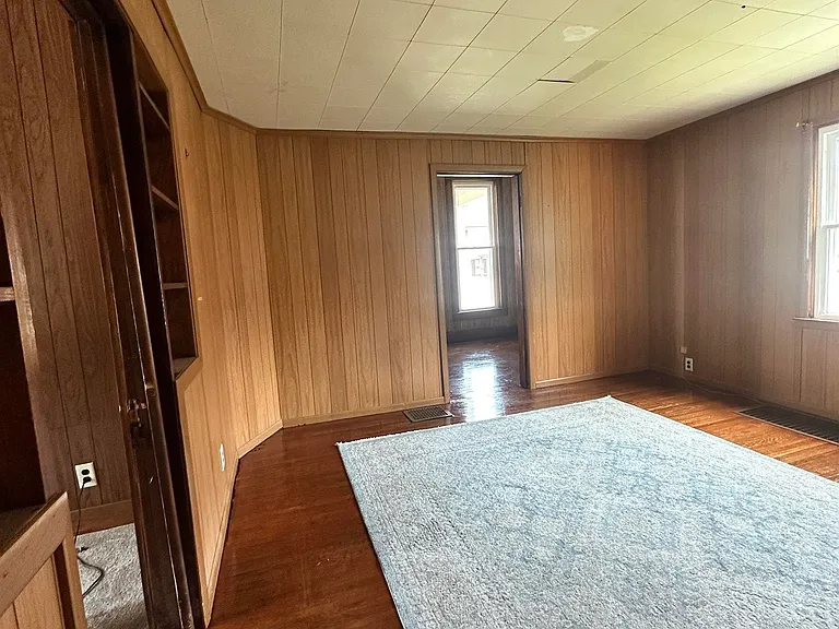 235 S Seminary St — Photo 8