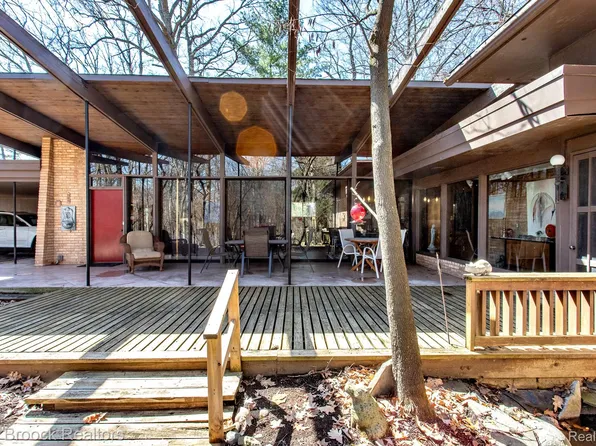 30875 Franklin Rd, Franklin, MI 48025