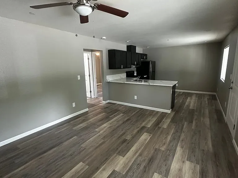 2110 Iroquois Ave — Photo 4