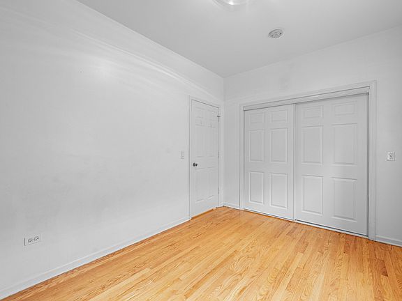 3rd image of 4418 S Francisco Ave #1