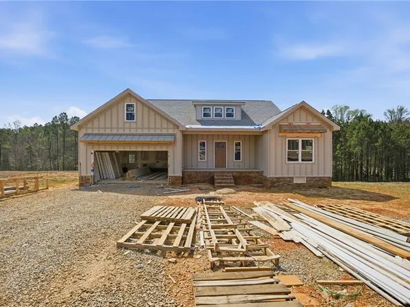 230 Ferry Landing Dr, Boydton, VA 23917