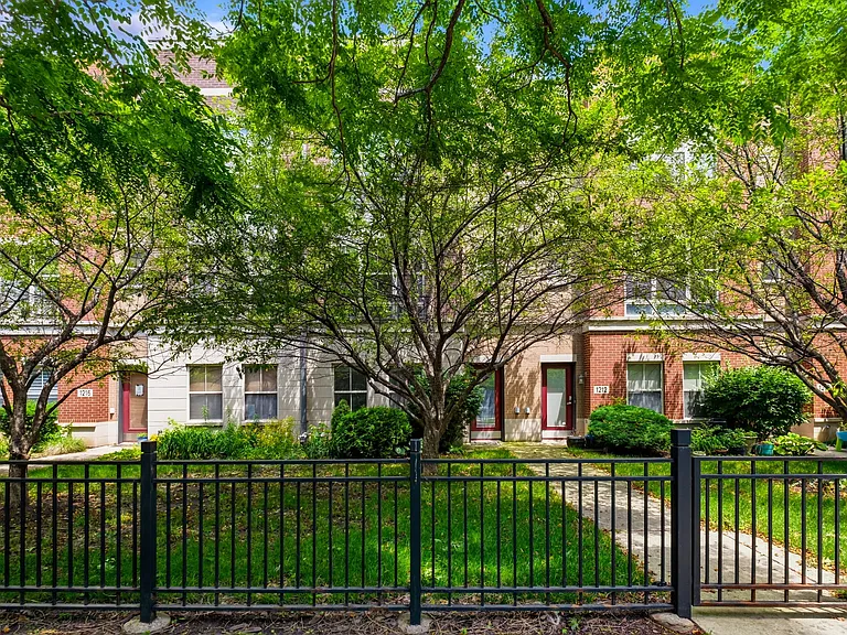 1214 W Grenshaw St — Photo 1
