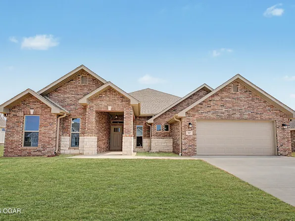 907 Silver Oaks Dr, Carl Junction, MO 64834