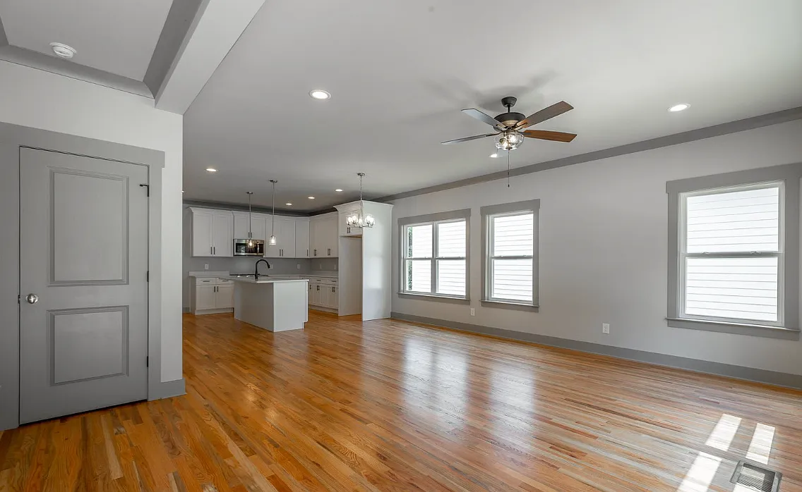 3613 Pickering Ave — Photo 2